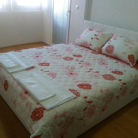 Appartamento Apartman Strezoski Ohrid Esterno foto