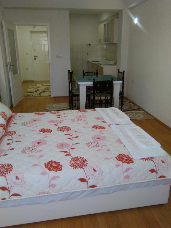 Appartamento Apartman Strezoski Ohrid Esterno foto